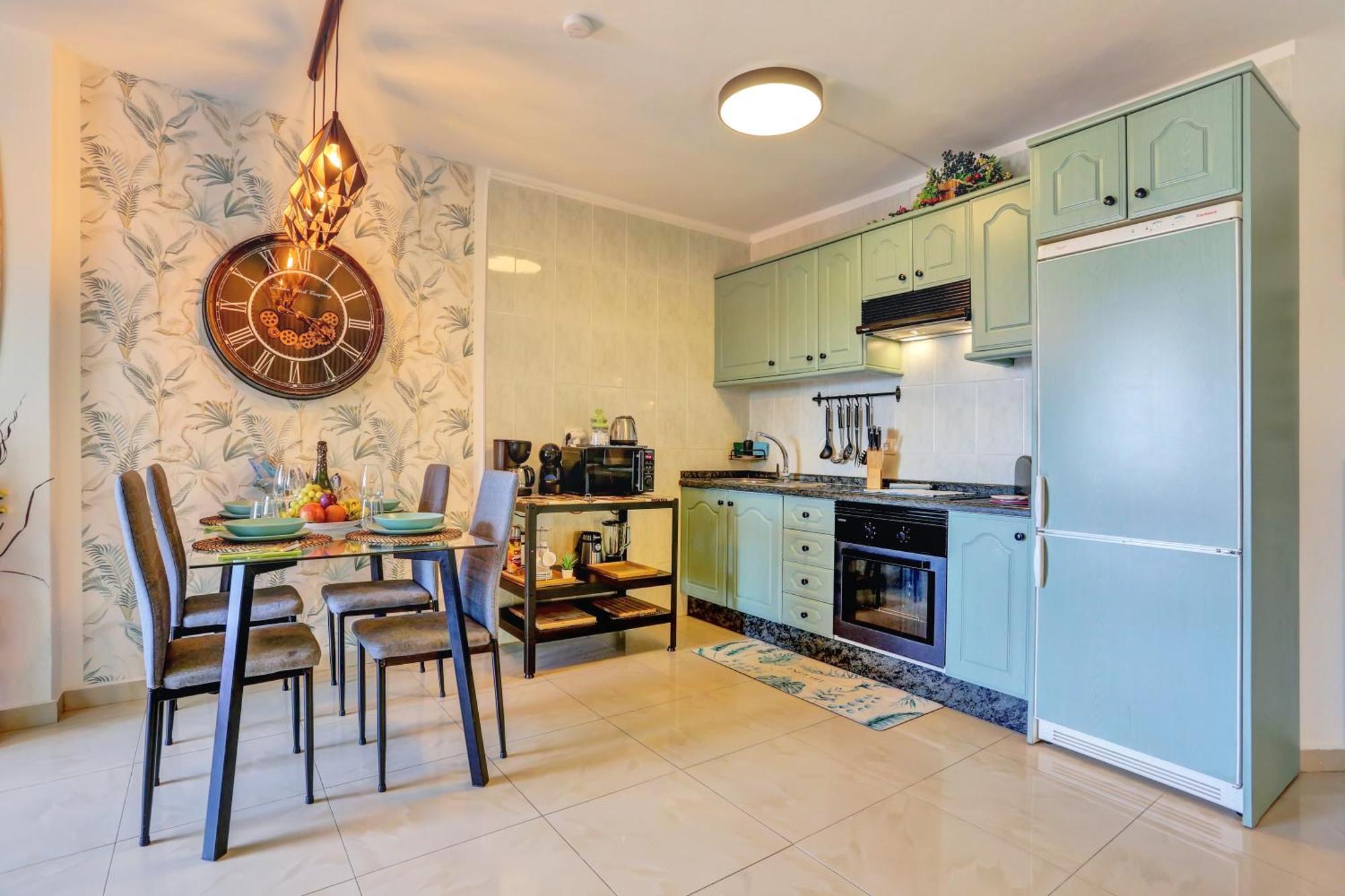 Appartement Luxory Dreamy Sunset, Seafront, Direct Access To The Promenade,Wifi,Pool,Free Parking à Los Cristianos  Extérieur photo